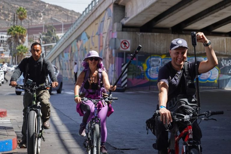 Bicicletas de Burning Man cruzan la frontera para tener una segunda vida en Tijuana